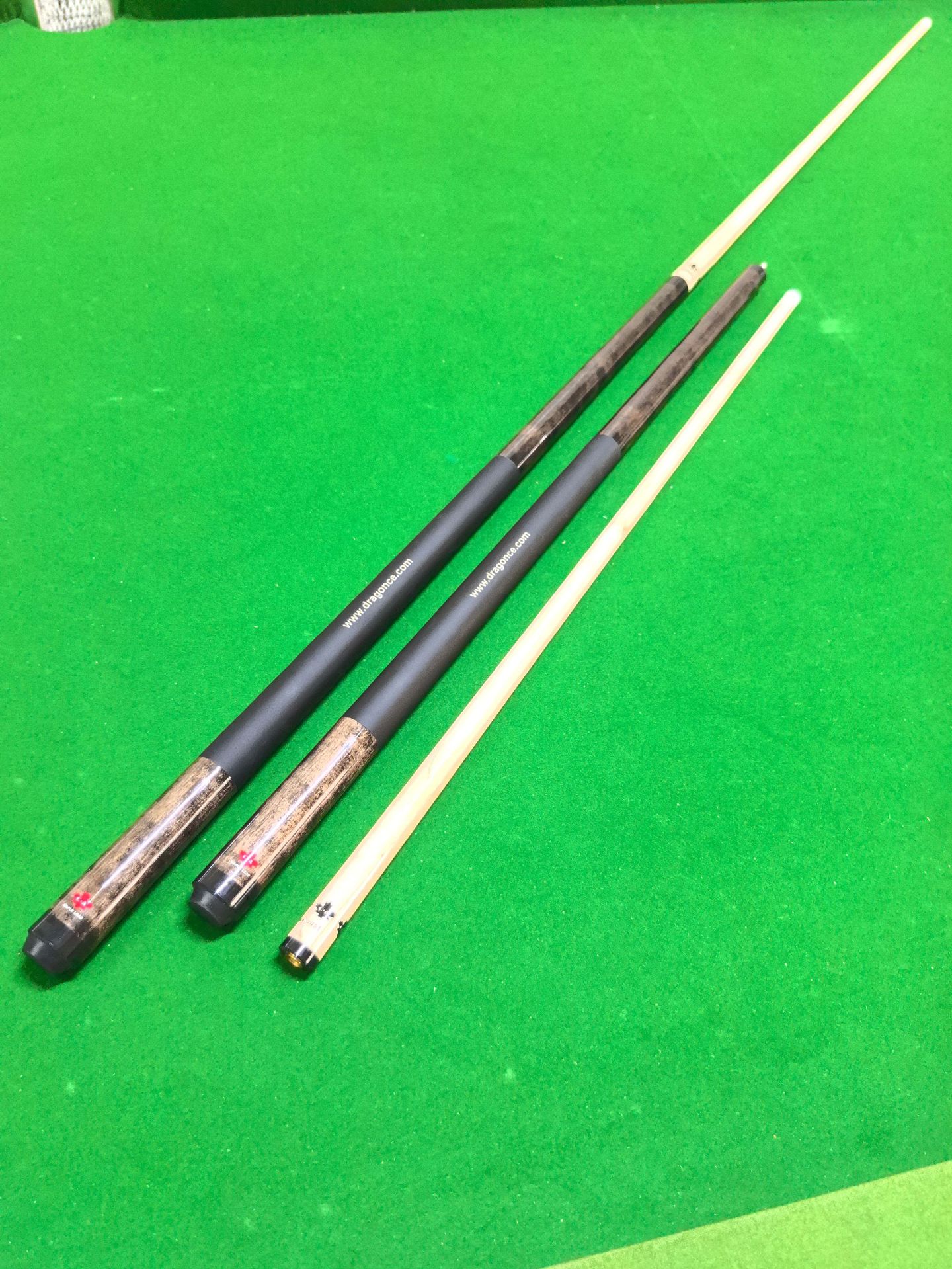 ビリヤード maple leaf Maple Leaf American & Chinese Style Pool Cues - Durable & Customizable