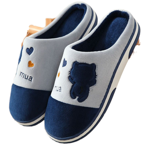 Chaussons d'intérieur pour femmes, hommes et couples, style mignon en peluche de chat avec bout fermé, style fourrure, semelle antidérapante en TPR pour la maison, saison d'automne - Product Image 4