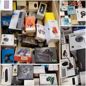 Nouvelle Boîte Mystère Électronique Basique 2026 – Vente en Gros, Boîte Chanceuse Aléatoire de 3 Pièces : Écouteurs, Téléphone Portable, Montre Connectée et Autres Électroniques - Product Image 2