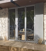 Portes d'entrée extérieures pliantes silencieuses et durables à haute fréquence avec quincaillerie robuste pour les magasins en Asie