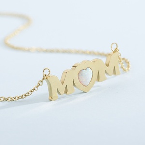 Collar Personalizado de Acero Inoxidable 316L para Mamá, con Piedra Natural en Forma de Corazón, Chapado en Oro, con Letra y Nombre - Product Image 3
