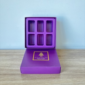 Scatola di Carta Rettangolare Minimalista con Linee Pulite e Inserto su Misura per Confezioni Contemporanee di Panetteria e Pasticceria - Product Image 1