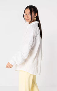 <span class=keywords><strong>เสื้อ</strong></span>เชิ้ตผู้หญิงสี<span class=keywords><strong>ขาว</strong></span> ผ้าฝ้าย 100% ทรงโอเวอร์ไซส์ แขนยาว ปกพับติดกระดุม ทรงหลวม สไตล์ลำลอง เหมาะสำหรับทำงานในออฟฟิศ รับผลิตตามแบบ OEM - Product Image 3