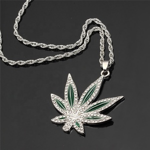 Collier en alliage <span class=keywords><strong>de</strong></span> zinc avec <span class=keywords><strong>feuilles</strong></span> <span class=keywords><strong>de</strong></span> mauvaises herbes, bijoux brillants à cristaux, sur mesure, plaqué or, pour hommes, hip-hop, bricolage - Product Image 4