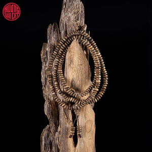 สร้อยข้อมือกระดุมไม้มาเลย์แบบเรียบ6มม. พร้อมเม็ดอัญมณีธรรมชาติ - Product Image 1