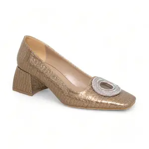 महिलाओं के लिए कैज़ुअल आउटवियर के लिए पंप हील वाले जूते ट्रेंडी और स्टाइलिश उच्च गुणवत्ता वाले महिलाओं के जूते अन्य रंग विकल्प पंप हील वाले जूते