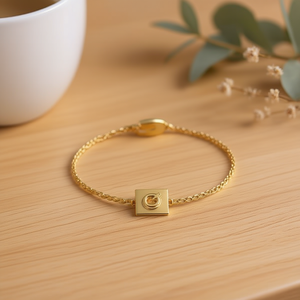 Bracciale in Acciaio Inossidabile con Charm a Forma di Lettera Q 12x14cm, Gioielleria Raffinata - Product Image 2