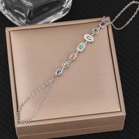 Bracelet tendance en acier inoxydable avec design dos de main et doigts, incrusté de zircons multiformes exquis, pour femme, idéal au quotidien et pour les soirées
