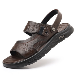 รองเท้าแตะผู้ชายแบบสวม พื้นหนานุ่ม หนังแท้ สีดำและสีน้ำตาล รุ่น 81032 รองเท้าลำลองชายหาด - Product Image 4