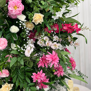 Arco de flores de pilar de aliento de bebé flores rosas fondo de boda en tonos verdes arco de flores artificiales - Product Image 5