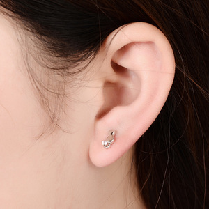 Pendientes de Plata Pura S925 con Diseño de Gato y Diamantes, Pendientes Versátiles para Mujer, Venta al Por Mayor - Product Image 1