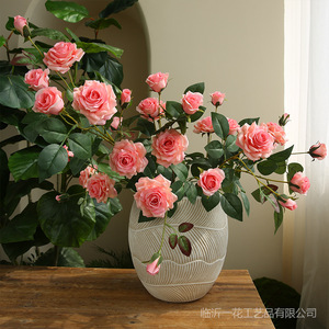 ดอกกุหลาบผ้าไหมประดิษฐ์สีชมพูอ่อน ยี่ห้อ Yihua Floral Art สำหรับตกแต่งบ้าน สไตล์ยุโรป จัดในแจกัน - Product Image 3