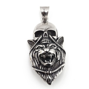 Joyería Vikinga, Colgante con Amuleto Nórdico, Joyería Celta, Collar con Colgante de Lobo y Calavera - Product Image 2