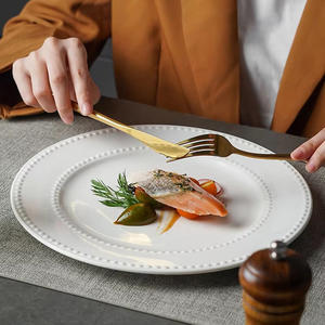 Assiette en céramique blanche pure à motif de perles en relief pour dîner occidental, steak, petit-déjeuner simple, usage domestique et fêtes - Product Image 2