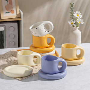 Taza de café de cerámica nórdica con asa, juego de taza y platillo bonitos para oficina y hogar, para té y leche - Product Image 1