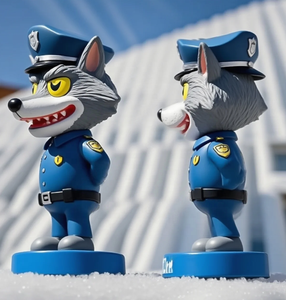 تمثال رأس ذئب مخصص على شكل جسم إنسان - تمثال هزاز الرأس مصنوع يدويًا من الراتنج بطول 7 بوصات لديكور المكتب وهواة الجمع والهدايا الترويجية - Product Image 5