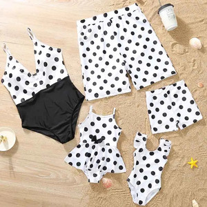 Famiglia abbinata costumi da bagno stampati floreali abiti accoglienti per il tempo di qualità in spiaggia o in piscina - Product Image 2