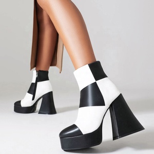 Botines de Plataforma para Mujer con Parches de Mezclilla, Punta Redonda, Cierre Trasero, Color Negro y Blanco, Tacón Alto y Grueso - Product Image 2