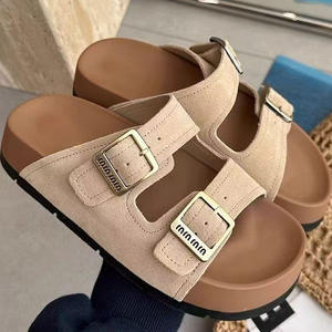 Tendencias de moda de verano: sandalias de mujer con punta abierta, versátiles, con diseño de tiras y una falda resistente. - Product Image 3