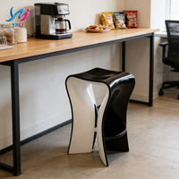 Chaise haute de salle à manger moderne européenne en résine, robuste, écologique, imperméable, design personnalisable, pour usage commercial et domestique