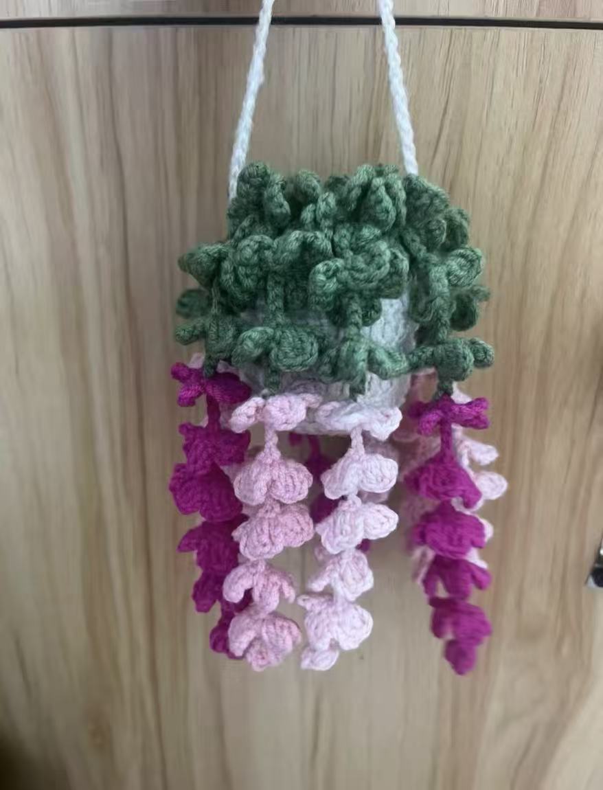 Panier suspendu en rotin rouge rose dégradé