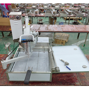 Machine à beignets compacte de bureau la plus vendue, <span class=keywords><strong>friteuse</strong></span> à beignets automatique en acier inoxydable 304, petite boulangerie, camion de nourriture - Product Image 2