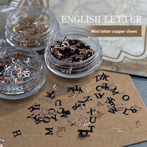 Breloques 3D ultra-fines en forme de lettres pour ongles, autocollants en feuille de cuivre métallique, décorations alphabétiques, fournitures de manucure en vrac - Product Image 3