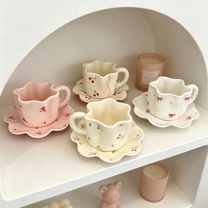 Ensemble de vaisselle en céramique ondulée à motif floral et nœud cerise, avec assiette et tasse étoilée rose, pour le petit-déjeuner, le thé de l'après-midi et la maison - Product Image 4
