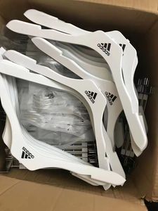 Percha de Plástico Blanca de Primera Calidad para Camisas y Trajes, Fabricada para Lavandería - Product Image 6