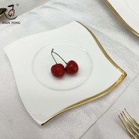 Service de table haut de gamme pour hôtel de luxe, ensembles d'assiettes en céramique, vaisselle de mariage, assiettes en porcelaine blanche pour restaurant