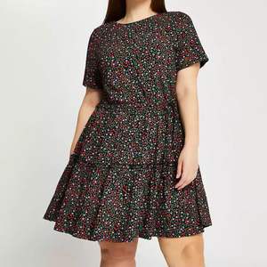 Robes midi grande taille personnalisées en promotion, taille naturelle, imprimées, confortables, à manches courtes, décontractées - Product Image 1