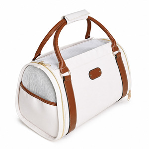 Bolsa de Viaje Impermeable para Mascotas, Mochila Porta Mascotas para Perros y Gatos, Bolso de Cuero Reciclado para Viajes al Aire Libre - Product Image 1