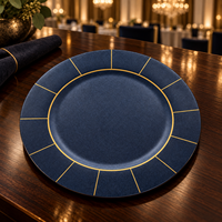 Assiette de Présentation Moderne de Luxe 13 pouces en Plastique, Motif Géométrique Bleu Marine et Or Imprimé UV, pour Mariages et Banquets