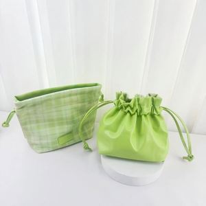 Bolsa con cordón con patrón de rejilla verde para mujer, mini bolsa de cosméticos, bolsa de almacenamiento para joyas y artículos diversos - Product Image 4