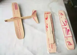 Avión planeador de madera de balsa hecho a mano 100%