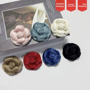 Suqi Novo Estilo Broche de Flor de Tecido de Veludo Camélia de 6cm de Alta Qualidade para Casamento - Product Image 1