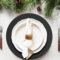 Assiettes de présentation rondes en plastique noir mat de 13 pouces pour mariage, Noël, service de dîner