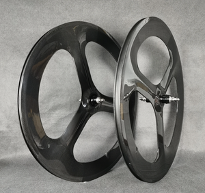 Roues en carbone 700C à <span class=keywords><strong>3</strong></span> rayons 70mm de profondeur 23mm de largeur à engrenage fixe/moyeu de route pour vélo de course sur piste/route Paire de roues en carbone à trois rayons - Product Image 2