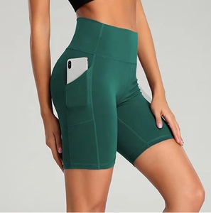 Shorts de sport taille haute pour femmes grandes tailles, 8 pouces, avec deux poches latérales, pour la course, le yoga et l'entraînement, en spandex uni - Product Image 5