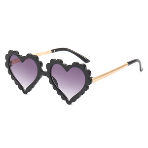 Gafas de sol para niños con forma de corazón, protección UV400, lentes Ac, estilo unisex para niños - Product Image 1