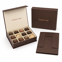 Inklapbare chocolade geschenkverpakking, op maat gemaakte magnetische platte verpakking van stevig karton met inlegverdelers voor truffels en bonbons