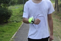 Bouteille de boisson de sport isolée en silicone de qualité alimentaire étanche bouteille d'eau de sport de poignet de course en plein air pour l'école de gymnastique