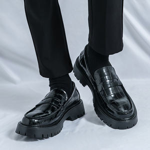 เทรนด์แฟชั่นย้อนยุค รองเท้าแบบสวม พื้นผิวหนัง รองเท้าพื้นหนาเพิ่มความสูง รองเท้าลำลองหนังสำหรับกิจกรรมกลางแจ้ง - Product Image 6