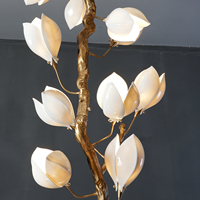 Lustre de luxe léger en laiton massif et céramique, motif fleur de magnolia, pour escalier long, suspension artistique design en forme de branche pour villa haut de gamme