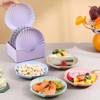Assiette à gâteau en forme de coquille en plastique bon marché de vente directe d'usine pour la fourniture de fête de mariage d'hôtel