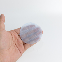 Tampon tonifiant semi-gel coloré bleu, concept rafraîchissant semi-gel, matière première sèche en tissu non tissé