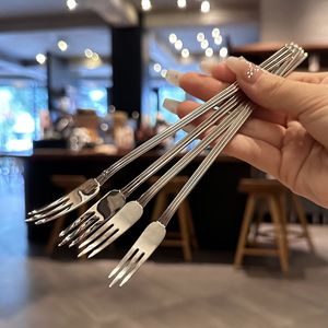ส้อมผลไม้สแตนเลสแบบสามง่ามขนาดเล็ก สำหรับใช้ในบ้าน ร้านอาหาร เค้ก ขนมไหว้พระจันทร์ - Product Image 2