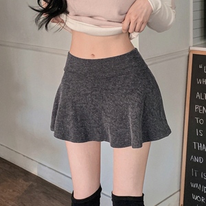 Jupe en tricot unie avec doublure courte pour femmes, jupe courte minimaliste à la mode, coupe ajustée, bas polyvalent élégant et décontracté - Product Image 4