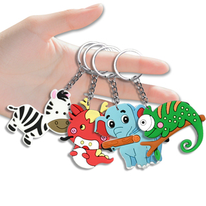 Llavero de PVC suave personalizado con diseño de animales de dibujos animados 2D, bonito y kawaii, de goma, para niños, colgante para bolsa de regalo, venta al por mayor, OEM - Product Image 1