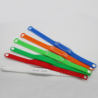 Bracelet RFID en silicone réglable étanche 13,56 MHz NFC213 1K ISO/IEC 14443-A, couleur Pantone personnalisée, émission automatique de cartes